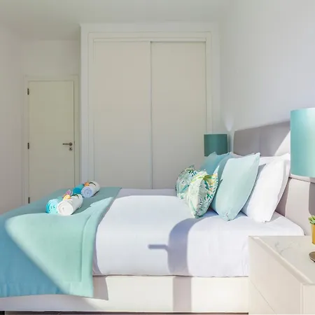 Holiday Home In Albufeira With Private Pool 빌라 *