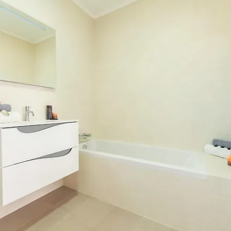 빌라 Holiday Home In Albufeira With Private Pool *